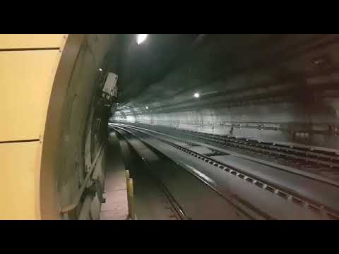 Metrô SP Viaquatro 420 alinhando em Pinheiros