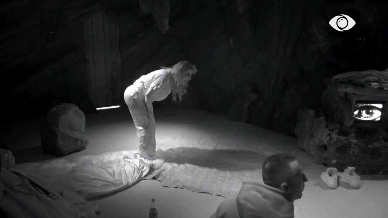 Nuk kam se ku të fle/ Gjesti zgjedh vendin se ku do flerë brenda 'shpellës'