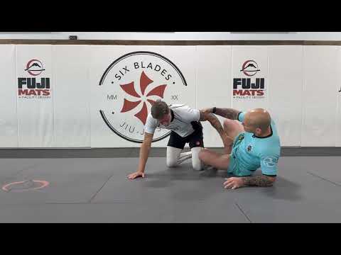 ASK XANDE : Omoplata Attack from Knee Shield