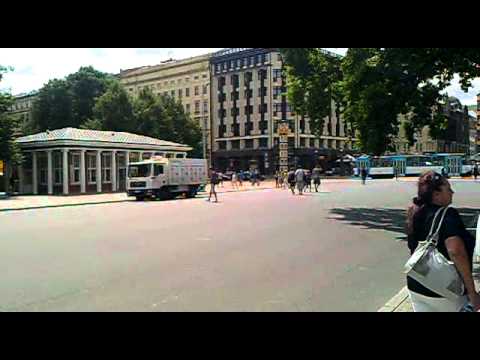 Manu del Moral en el centro de Riga (Letonia)