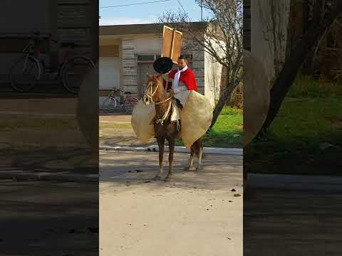 Un saludo amigo Wheelwright Santa Fe El Cencerro desfile