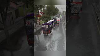 Download lagu The PO Haryanto bus accident incident hit the back of the Subur Jaya bus😱..#shorts #bussid #viral... mp3