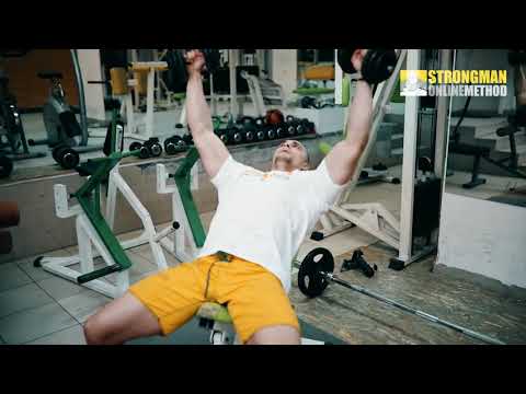 Grudi Razvlacenje Bucicama Na Kosoj Klupi