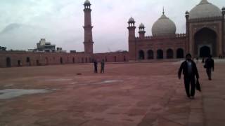 preview picture of video 'Пакистан, Лахор, центральная мечеть.'