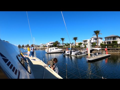 MOVING ONTO OUR NEW BOAT // And getting ready to set sail!