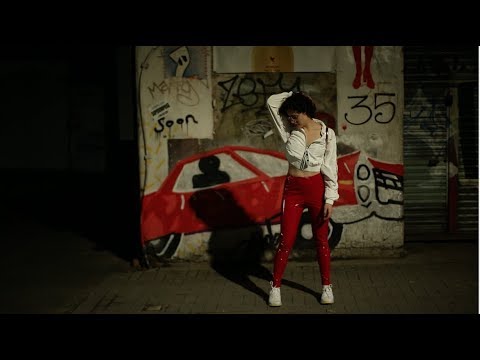 Lola Bloom - Feeling Cloudy (Official Video)