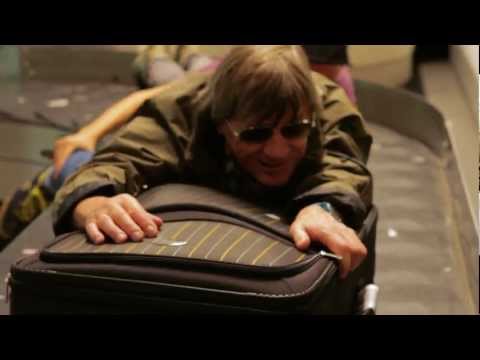 Edelweiss Air - Polo Hofer und Knackeboul jammen am Flughafen