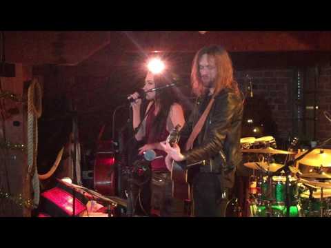 Janna & Anssi Kela Kun olet poissa cover live Kulttuuritalo Telakka 29.12.2016