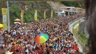 preview picture of video 'Bloco Juca Teles arrasta milhares de foliões em São Luiz do Paraitinga 2013'