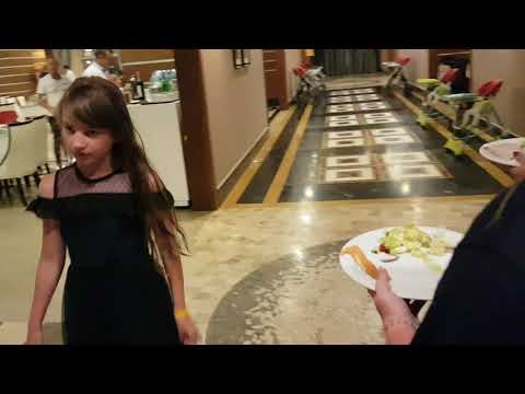 Sala de mese la restaurantul principal Royal Holiday