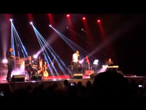 Chaim Yisrael sings Gam ki elech at a concert in Israel