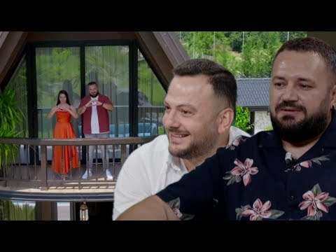 “Falmi buzët”, këngëtari Lirim Muçollari djeg atmosferën me muzikë live në studio