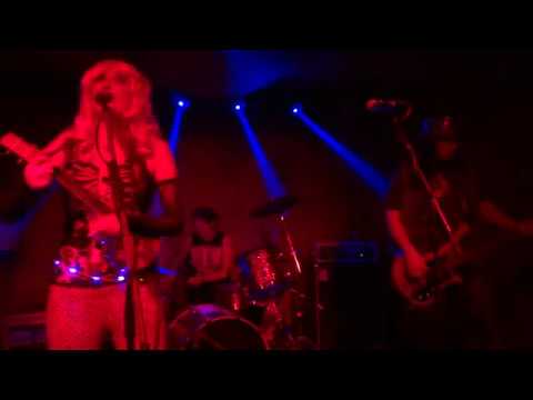 Donut Heart - Mountain Mama (live @ Schokoladen)