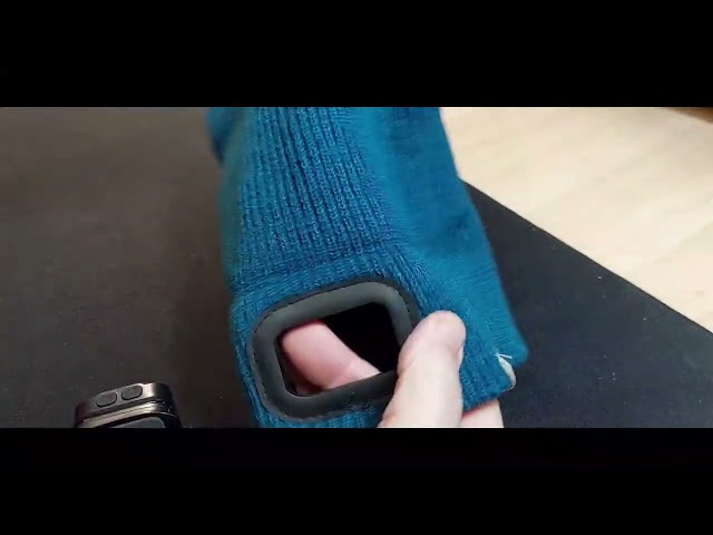 Vídeo relacionado con Blukar Gorro con luz LED, 2 en 1 Superbrillante Recargable Gorro para Correr, 5 Modos de Iluminación, Manos Libres Ángulo Ajustable Linterna Frontal, Invierno Cálido Regalos para Hombre y Mujer