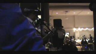 UN PUNO DE TIERRA/GRUPO DESESPERADO