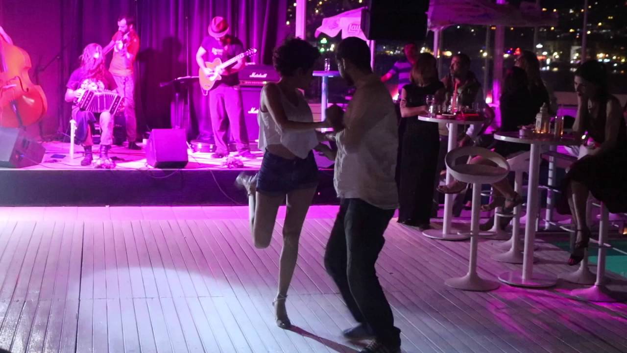 ILGIN TETİKCAN & DOĞAÇ ÖZEN EL CACHIVACHE BODRUM 2/2 EL VIAJERO