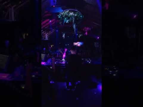 Wait for it 👽🕺