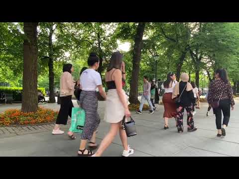Sitting Oslo june 2021🧘🏻‍♀️ Watch people - Karl Johans gate by oslo elsa67