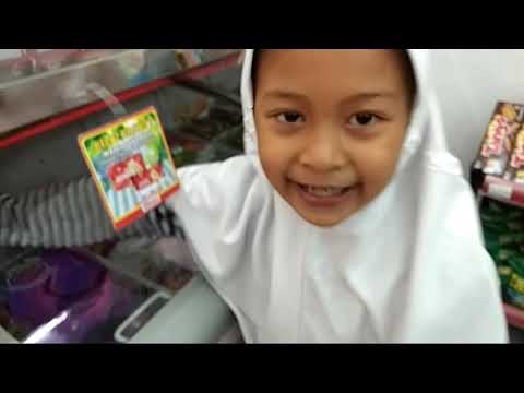 Diandra beli ice cream 2 anggur