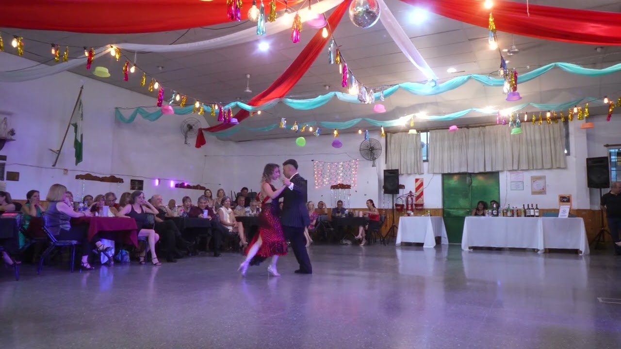 Victoria Ramirez y Lucio Galvan 3/4