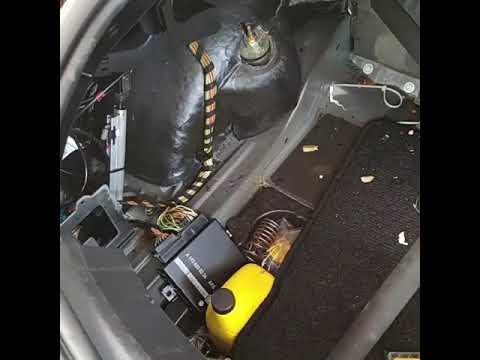 2004-2008 Chrysler Crossfire Brake Light Bulb Replacement