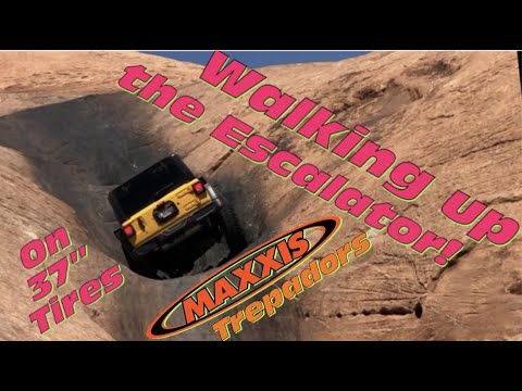 Escalator Moab UT Jeep JL Unlimited Rubicon almost flips! Makes it up extreme obstacle 1st attempt!
