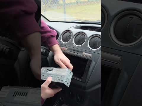 Розпаковка Автомагнітоли 1-DIN Cyclone з Сенсорним Монітором MP-7056