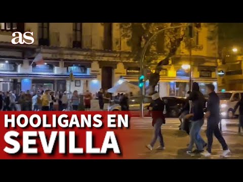 EUROPA LEAGUE | Batalla entre los hooligans de West Ham y Eintracht en pleno Sevilla | AS