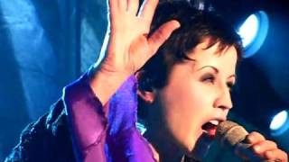 The Cranberries- Time Is Ticking Out- Live