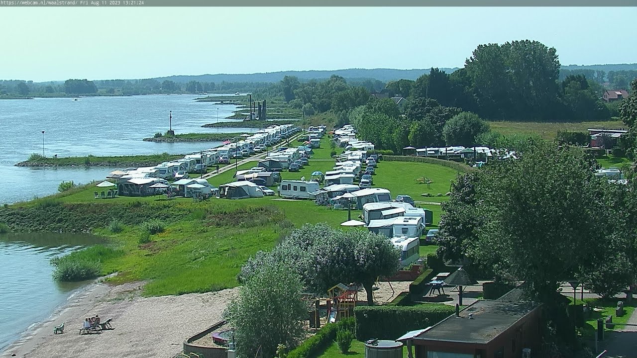 Live webcam view of Camping Waalstrand junto al río Waal