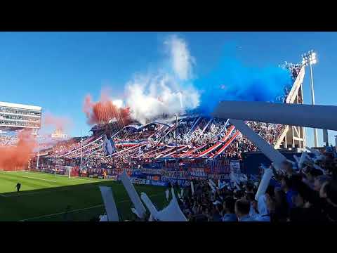 "La mejor hinchada del mundo - recibimiento Nacional vs 1913" Barra: La Banda del Parque • Club: Nacional