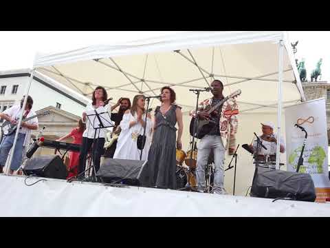 Pulse Of Peace Band togehter with Yael Deckelbaum at Wo/men´s Peace March Berlin