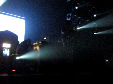 Andrea Perez cantando en festival electronico de Cali....