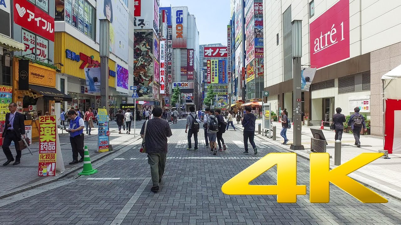Walking around Akihabara