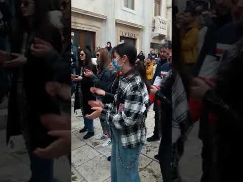 Splićani se opraštaju od Balaševića na Peristilu