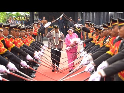 PRESISI UPDATE : TRADISI PEDANG PORA SAMBUT KAPOLDA BARU 07/08/2024 10.00