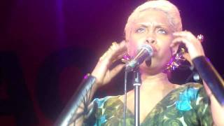 Erykah Badu - 20 Feet Tall / Out My Mind, Just In Time (Live Rio - 28/08/10)