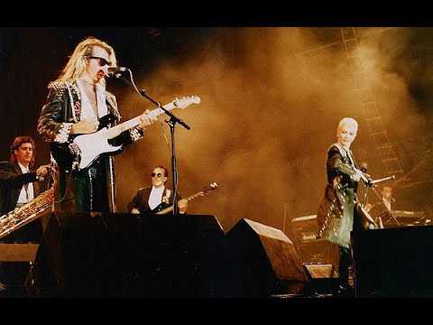 Sweet Dreams (Are Made of This) by Eurythmics - Song Meaning & Background