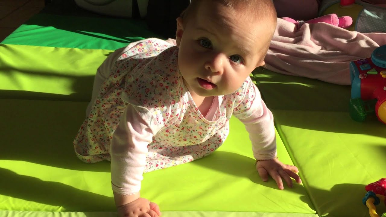 Bebê engatinhando com 6 meses #princesa #Lilah