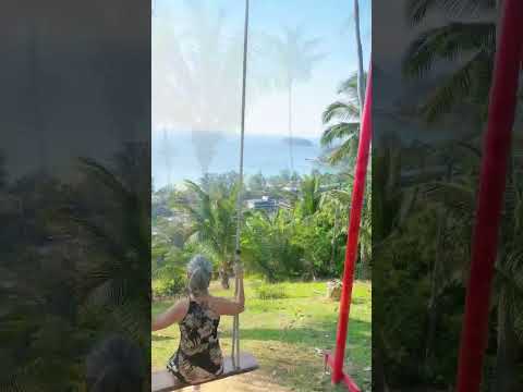 短暂的一生里，不要尝试去讨好每一个人，有人不喜欢你的长相，有人不喜欢你说话的样子，有人甚至觉得你吃饭好丑，讨好自己就行了，想听就听，想看就看，想见就去见，人生的意义在于取悦自己。