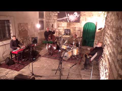 Klasična hrvatska četvorka: "Live At The Village Vanguard" 02 Softly, As In A Morning Sunrise
