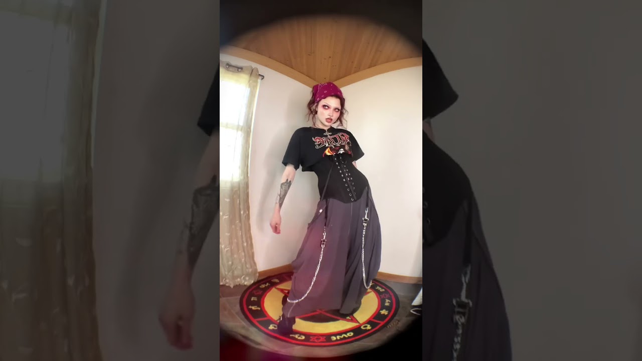 Hello! Im Shelley Duvall🖤✨ 90s Mallgoth Outfit Inspo #outfits #goth