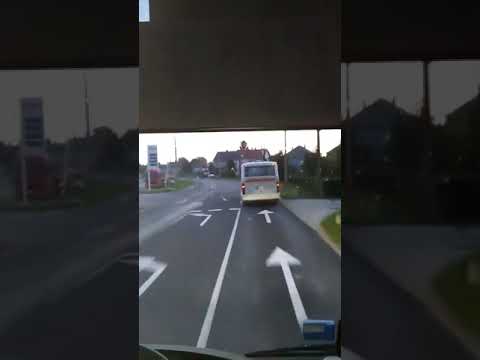 Versenyző buszok a 83-ason Tét előtt