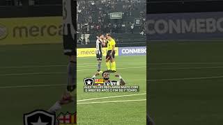 Após o Botafogo terminar o 1º tempo perdendo para o Barcelona-EQU, Alex Telles reclamou MUITO