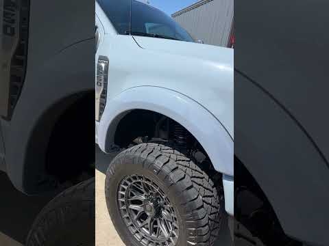 Lifted 2024 Ford F250 Platinum gets painted to match Bushwhacker Pocket Flares!