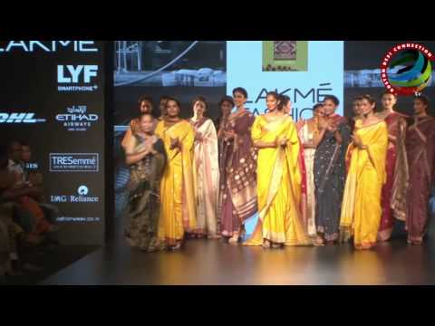 LFW: Watch Sarah-Jane's STUNNING ramp walk