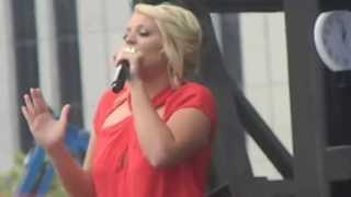 Lauren Alaina singing Tupelo