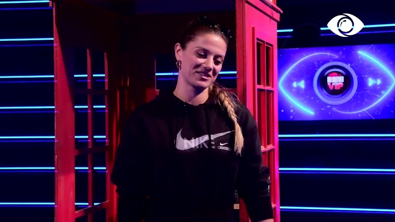 Banorët në komunikim me familjarët/ Telefonata plot emocion, lot dhe ankth