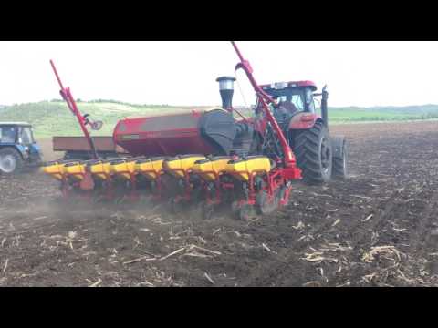 Väderstad Tempo F8 Pneumatic High Speed  Corn/Sunflower / Kukurydza seeder Case 210 Puma