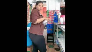 Download lagu Si gemoy lagi jualan es teh manis jumbo  mp3